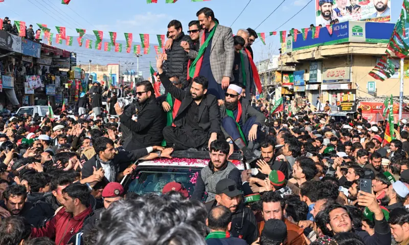 پی ٹی آئی کا بڑا اعلان، لانگ مارچ آج سے شروع، حکومت نے بھی دوٹوک فیصلہ سنا دیا