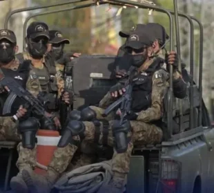 ڈیرہ اسماعیل خان میں سیکیورٹی فورسز کا آپریشن، 8 دہشت گرد مارے گئے 4 ڈیرہ اسماعیل خان میں سیکیورٹی فورسز کا آپریشن، 8 دہشت گرد مارے گئے