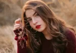 دنانیر مبین نے گلوکاری کی دنیا میں قدم رکھ دیا