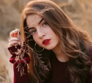 دنانیر مبین نے گلوکاری کی دنیا میں قدم رکھ دیا