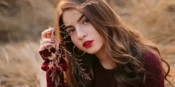 دنانیر مبین نے گلوکاری کی دنیا میں قدم رکھ دیا