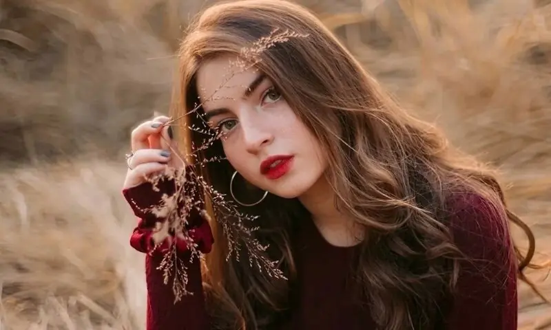 دنانیر مبین نے گلوکاری کی دنیا میں قدم رکھ دیا