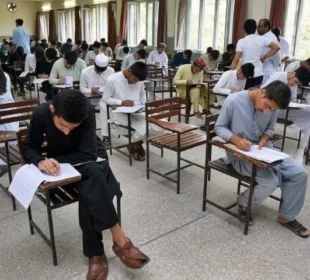پی ٹی آئی لانگ مارچ: پشاور میں میٹرک کے امتحانات ملتوی