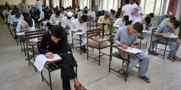 پی ٹی آئی لانگ مارچ: پشاور میں میٹرک کے امتحانات ملتوی