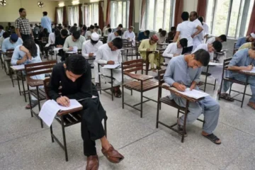 پی ٹی آئی لانگ مارچ: پشاور میں میٹرک کے امتحانات ملتوی