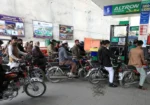 آئی ایم ایف پیٹرول سبسڈی جاری رکھنے پر رضامند، مستحقین کی تعداد بڑھانے سے روک دیا 1 آئی ایم ایف پیٹرول سبسڈی جاری رکھنے پر رضامند، مستحقین کی تعداد بڑھانے سے روک دیا