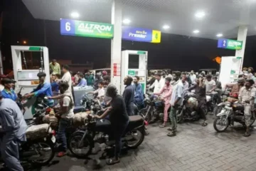 حکومت کا پیٹرول کی قیمت برقرار رکھنے کا فیصلہ، ڈیزل مزید مہنگا