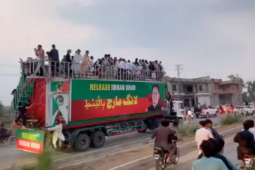 لانگ مارچ کے روٹ میں تبدیلی، پہلے خیبر پھر پشاور جانے کا اعلان 2 لانگ مارچ کے روٹ میں تبدیلی، پہلے خیبر پھر پشاور جانے کا اعلان
