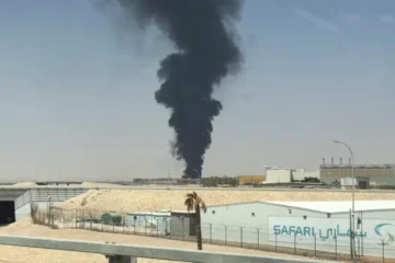 ریاض میں متعدد دھماکے، حوثیوں کا کنگ خالد ایئرپورٹ پر میزائل حملے کا دعویٰ 2 ریاض میں متعدد دھماکے، حوثیوں کا کنگ خالد ایئرپورٹ پر میزائل حملے کا دعویٰ