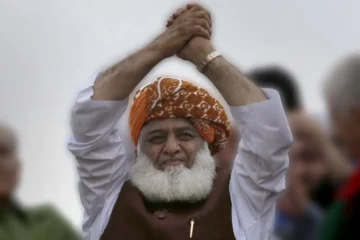 حکومت اور پی ٹی آئی میں ڈیڈلاک ختم کرانے کیلئے مولانا فضل الرحمان ثالثی پر تیار 2 حکومت اور پی ٹی آئی میں ڈیڈلاک ختم کرانے کیلئے مولانا فضل الرحمان ثالثی پر تیار