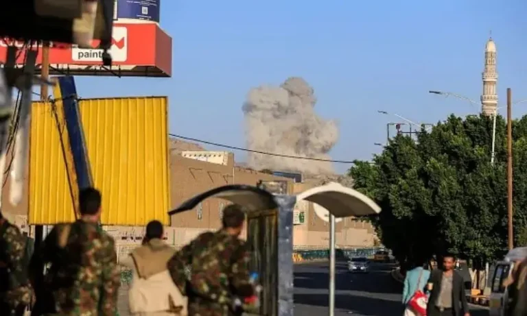 101156یمن میں سعودی اتحاد کی فضائی کارروائیاں، 136 فوجی اہداف تباہ کرنے کا دعویٰ136a3b963
