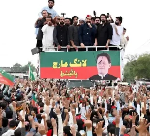 پی ٹی آئی لانگ مارچ کا ساتواں روز، قافلہ آج مردان پہنچے گا 3 پی ٹی آئی لانگ مارچ کا ساتواں روز، قافلہ آج مردان پہنچے گا
