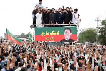پی ٹی آئی لانگ مارچ کا ساتواں روز، قافلہ آج مردان پہنچے گا