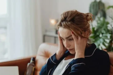 عام سر درد یا مائیگرین؟ دونوں میں فرق کیسے پہچانیں