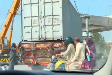 پشاور میں زندگی معمول پر آگئی، کنٹینرز ہٹا دیے گئے، تعلیمی ادارے کھل گئے