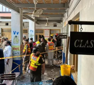 سانحہ پشاور: جانبحق بچوں کے لواحقین کیلیے 10 لاکھ، زخمیوں کو 2 لاکھ روپے امداد کا اعلان