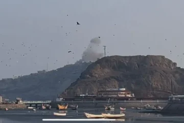 یمن: عدن میں صدارتی محل پر حوثیوں کا میزائل حملہ، وزیراعظم اور کابینہ محفوظ 2 یمن: عدن میں صدارتی محل پر حوثیوں کا میزائل حملہ، وزیراعظم اور کابینہ محفوظ