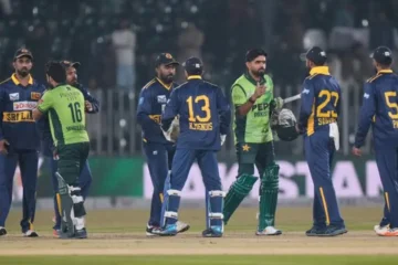 سہ ملکی ون ڈے سیریز: پاکستان اور سری لنکا پر سلو اوور ریٹ کے جرمانے عائد