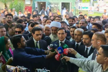 پشاور ہائیکورٹ میں گورنر راج کے خلاف درخواستوں پر سماعت، وفاق اور پولیس سے جواب طلب