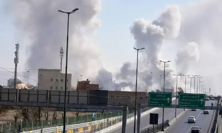 22084948eسعودی عرب میں ڈرون حملے، 3 افراد ہلاک، پاکستانی شہری سمیت 10 زخمی58e912
