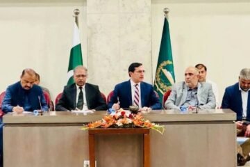 پی ٹی آئی پارلیمانی پارٹی اجلاس میں اختلافات، اہم سیاسی قرارداد منظور 2 پی ٹی آئی پارلیمانی پارٹی اجلاس میں اختلافات، اہم سیاسی قرارداد منظور