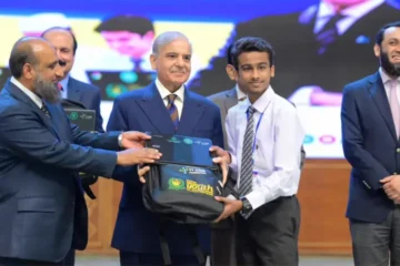 وزیراعظم کروم بُک اسکیم: کون سے طلبہ اہل ہوں گے اور درخواست کیسے دیں؟
