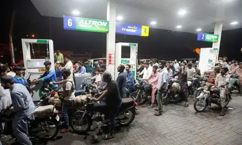 حکومت کا پیٹرول کی قیمت برقرار رکھنے، ڈیزل مہنگا کرنے کا اعلان