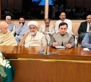 محمود اچکزئی کا اسپیکر چیمبر جانے سے انکار، پی ٹی آئی نے مذاکرات کیلئے نیا وفد بنا دیا