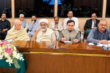 محمود اچکزئی کا اسپیکر چیمبر جانے سے انکار، پی ٹی آئی نے مذاکرات کیلئے نیا وفد بنا دیا 3 محمود اچکزئی کا اسپیکر چیمبر جانے سے انکار، پی ٹی آئی نے مذاکرات کیلئے نیا وفد بنا دیا