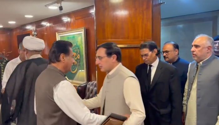 حکومت اور اپوزیشن کے مذاکرات کا پہلا دور بے نتیجہ، کل دوبارہ بات چیت ہوگی 1 حکومت اور اپوزیشن کے مذاکرات کا پہلا دور بے نتیجہ، کل دوبارہ بات چیت ہوگی