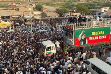 خیبر پختونخوا میں ایمرجنسی یا گورنر راج کے بجائے مختلف آئینی آپشنز زیرِ غور 3 خیبر پختونخوا میں ایمرجنسی یا گورنر راج کے بجائے مختلف آئینی آپشنز زیرِ غور