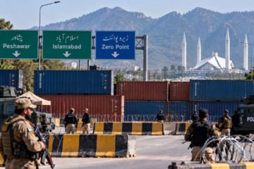گزشتہ واقعات سے سبق، اس بار اسلام آباد میں کیا بدل گیا؟ 2 گزشتہ واقعات سے سبق، اس بار اسلام آباد میں کیا بدل گیا؟