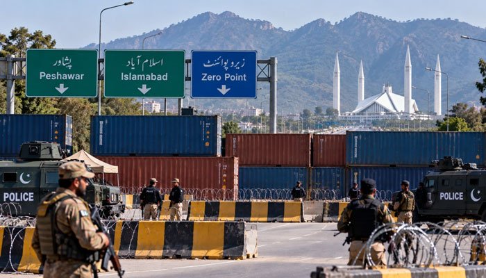 گزشتہ واقعات سے سبق، اس بار اسلام آباد میں کیا بدل گیا؟ 1 گزشتہ واقعات سے سبق، اس بار اسلام آباد میں کیا بدل گیا؟