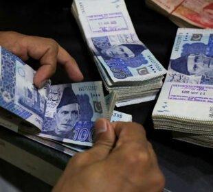 سرکاری قرضوں میں ایک دہائی کے دوران 340 فیصد اضافہ