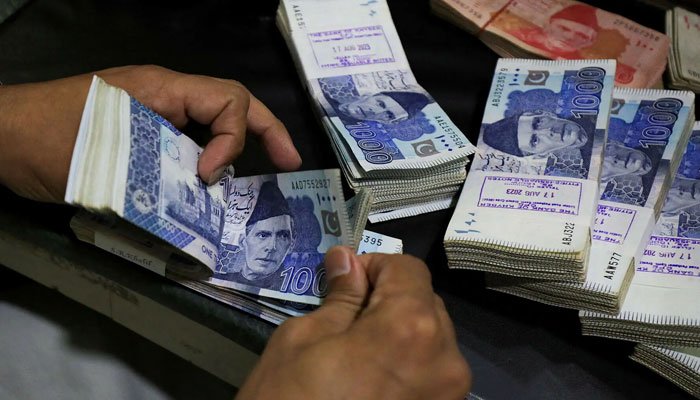 سرکاری قرضوں میں ایک دہائی کے دوران 340 فیصد اضافہ 1 سرکاری قرضوں میں ایک دہائی کے دوران 340 فیصد اضافہ