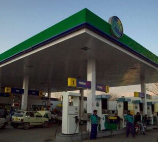 پیٹرول اور ڈیزل کی قیمتوں میں کمی، نئی قیمتوں کا اطلاق آج سے 6 پیٹرول اور ڈیزل کی قیمتوں میں کمی، نئی قیمتوں کا اطلاق آج سے