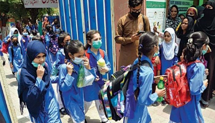 پنجاب میں موسم سرما کے لیے اسکولوں کے اوقات کار تبدیل، نیا شیڈول جاری 1 پنجاب میں موسم سرما کے لیے اسکولوں کے اوقات کار تبدیل، نیا شیڈول جاری