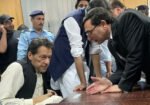 بیرسٹر گوہر کا عمران خان کے ایکس اکاؤنٹ سے لاتعلقی کا اعلان