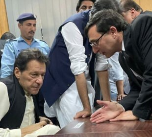 بیرسٹر گوہر کا عمران خان کے ایکس اکاؤنٹ سے لاتعلقی کا اعلان