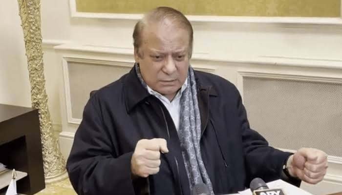 نواز شریف کا پاک فوج کی قربانیوں کو خراجِ تحسین، دہشت گردوں کے خلاف کارروائی پر زور