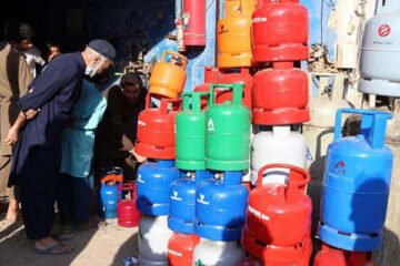 ایل پی جی کی قیمتوں میں کمی نہ آسکی، مختلف شہروں میں فی کلو نرخ 650 روپے تک برقرار 2 ایل پی جی کی قیمتوں میں کمی نہ آسکی، مختلف شہروں میں فی کلو نرخ 650 روپے تک برقرار