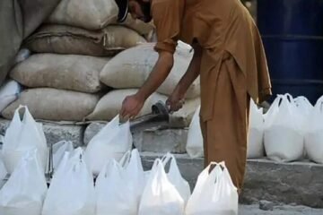 کراچی والوں پر مہنگائی کا ایک اور وار، آٹا ملک بھر میں سب سے مہنگا ہوگیا! 2 کراچی والوں پر مہنگائی کا ایک اور وار، آٹا ملک بھر میں سب سے مہنگا ہوگیا!