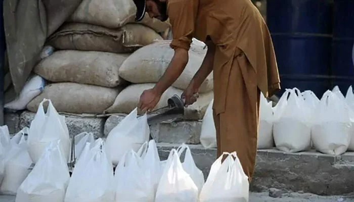 کراچی والوں پر مہنگائی کا ایک اور وار، آٹا ملک بھر میں سب سے مہنگا ہوگیا! 1 کراچی والوں پر مہنگائی کا ایک اور وار، آٹا ملک بھر میں سب سے مہنگا ہوگیا!